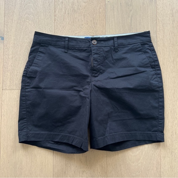Like new black chino shorts - size 8 - Picture 1 of 4